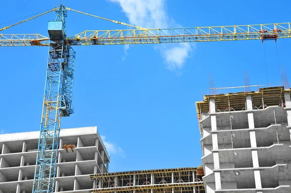 Crane and highrise construction site — Stock Photo, Image