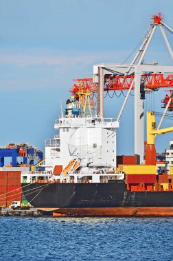Kargo vinç ve gemi