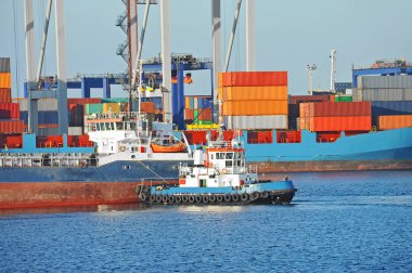 römorkör yardımcı toplu kargo gemisi