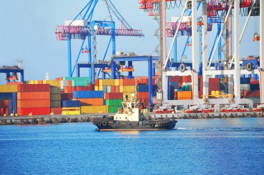 Römorkör ve bağlantı noktasına kargo vinç