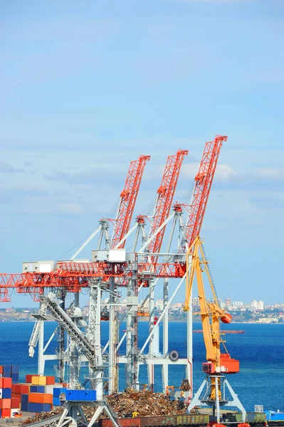 Poort lading kraan en container — Stockfoto