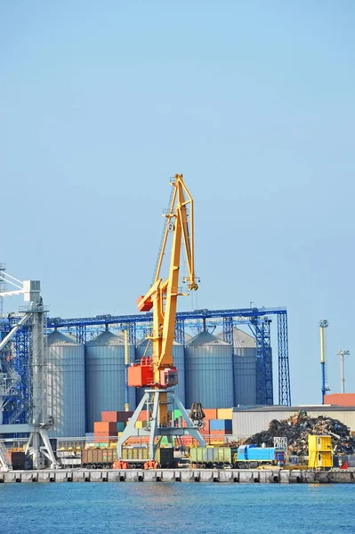 Port cargo crane and container — Stock Photo, Image