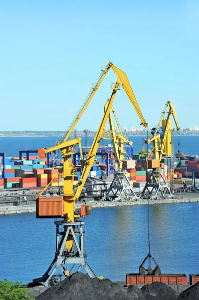 Port cargo crane and coal — Stock Photo, Image