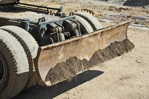 Scoop bulldozer arrugginito — Foto Stock