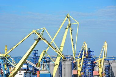 Kargo vinç ve tahıl kurutucular