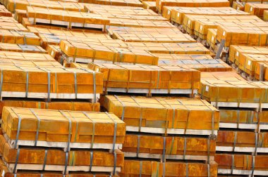 Yığılmış paslı haddelenmiş metal