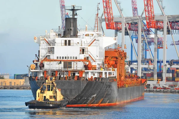 Embarcação de rebocador a granel — Fotografia de Stock