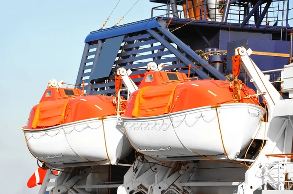 Safety lifeboat on ship deck — Stock Photo, Image