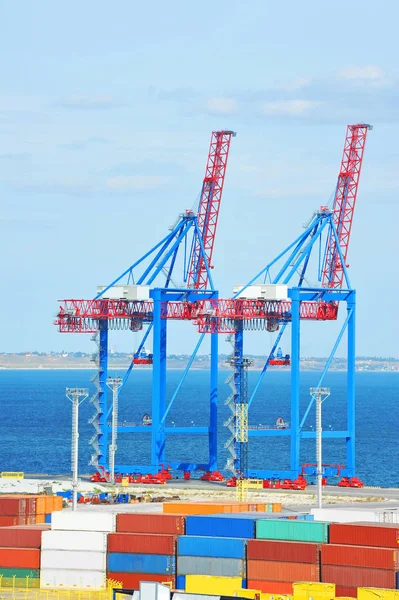 Poort lading kraan en container — Stockfoto