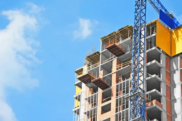 Crane and highrise construction site — Stock Photo, Image