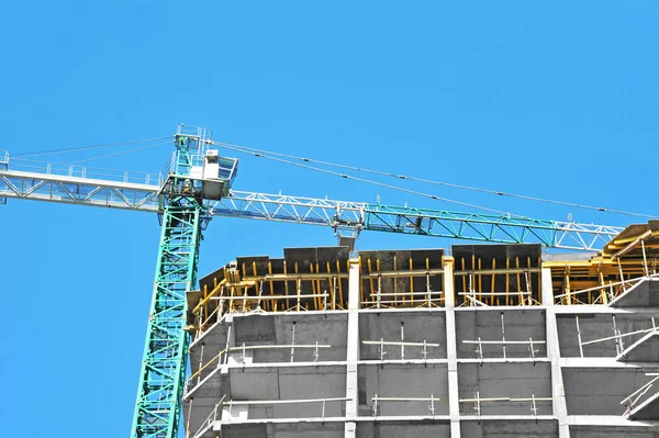 Crane and highrise construction site — Stock Photo, Image