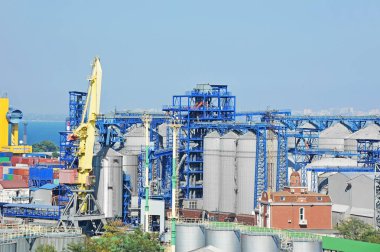 Kargo vinç ve tahıl kurutucular