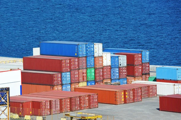 Frachtcontainer im Hafen — Stockfoto