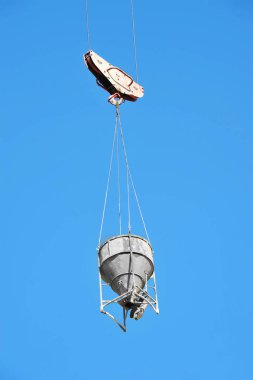 Çimento karıştırma kabı kaldırma vinç