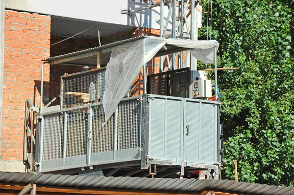 Elevator on construction site — Stock Photo, Image