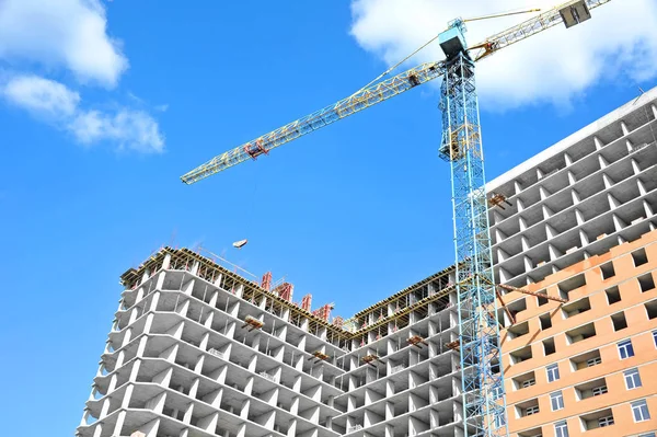 Crane and highrise construction site — Stock Photo, Image