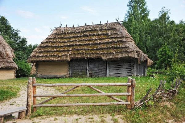 Ancient wooden barn — Stock Photo, Image