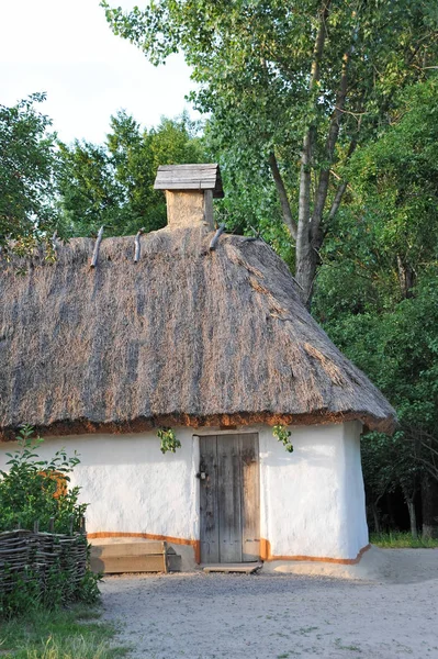 Oude lemen hut — Stockfoto