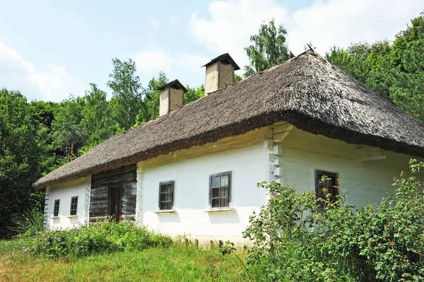 Oude lemen hut — Stockfoto