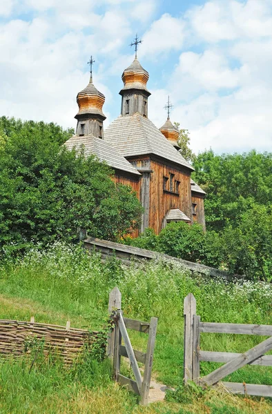 Igreja de madeira antiga — Fotografia de Stock