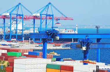 Bağlantı noktası kargo vinç, gemi ve konteyner