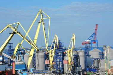 Kargo vinç ve tahıl kurutucular