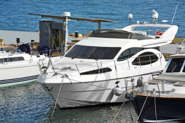 İskele motor yat