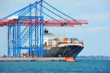 Bağlantı noktası kargo vinç, gemi ve konteyner