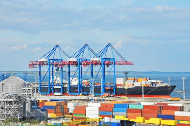 Bağlantı noktası kargo vinç, gemi ve konteyner