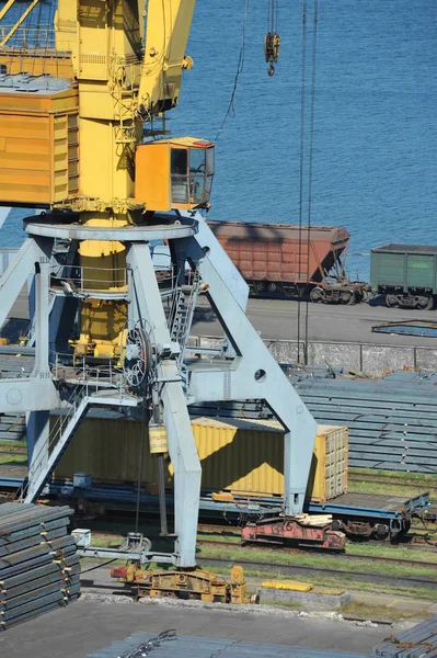 Port cargo crane, train and metal — Stock Photo, Image