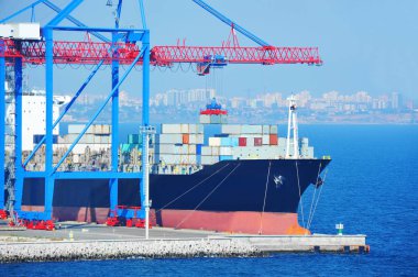 Bağlantı noktası kargo vinç, gemi ve konteyner