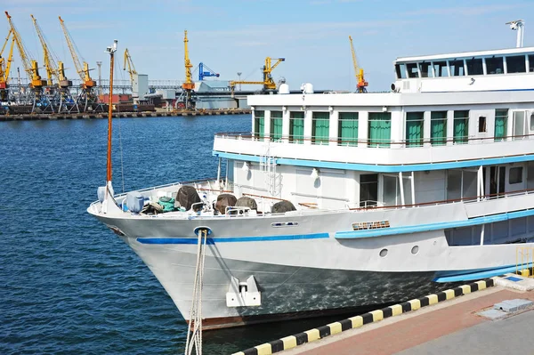 Kreuzfahrtschiff — Stockfoto