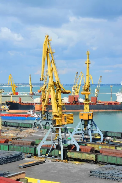 Port cargo crane, train and metal — Stock Photo, Image