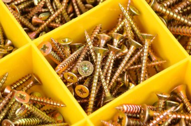 plastik düzenleyici kutusunda canı cehenneme