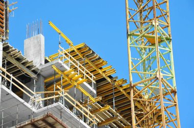 Vinç ve highrise şantiye