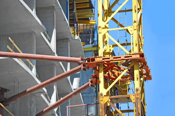 Crane and highrise construction site — Stock Photo, Image