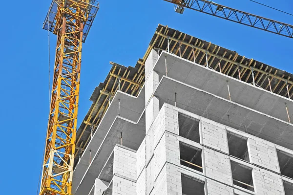 Crane and highrise construction site — Stock Photo, Image