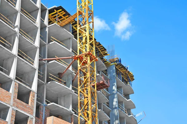 Crane and highrise construction site — Stock Photo, Image