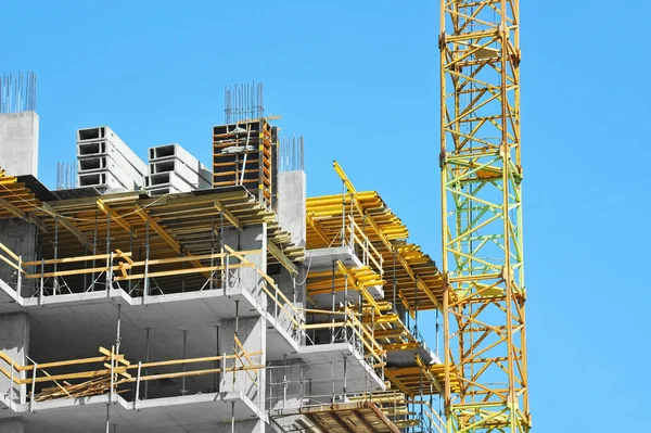 Crane and highrise construction site — Stock Photo, Image