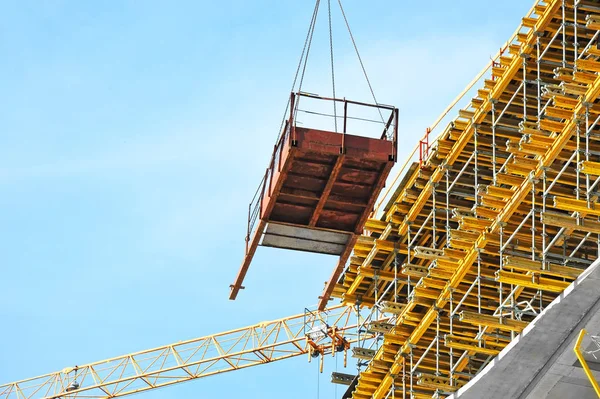 Construcción de grúas y rascacielos —  Fotos de Stock