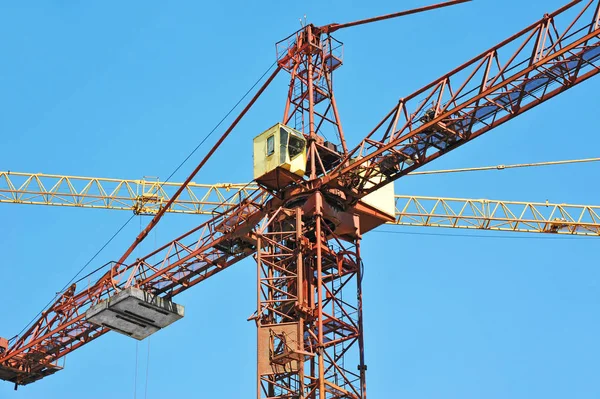 Guindaste torre de construção — Fotografia de Stock