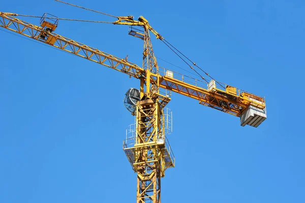 Grúa torre de construcción — Foto de Stock