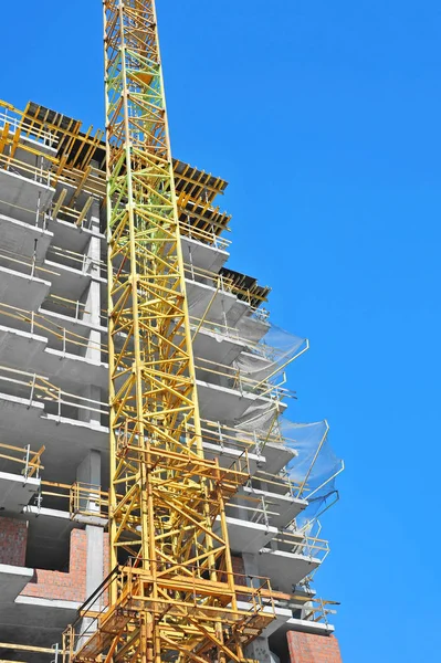 Crane and highrise construction site — Stock Photo, Image