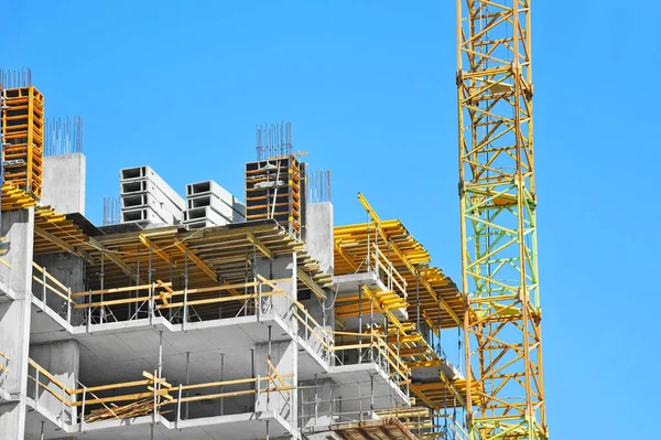 Crane and highrise construction site — Stock Photo, Image