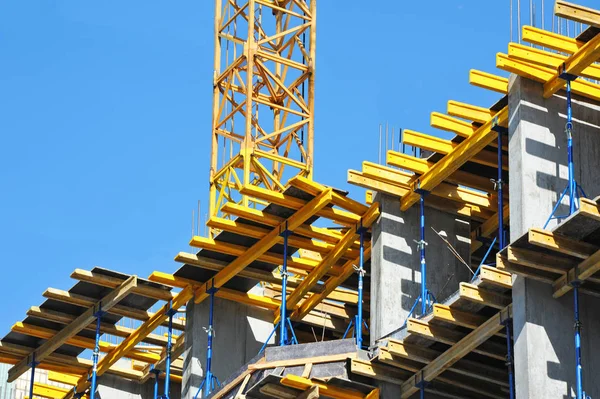 Crane and highrise construction site — Stock Photo, Image