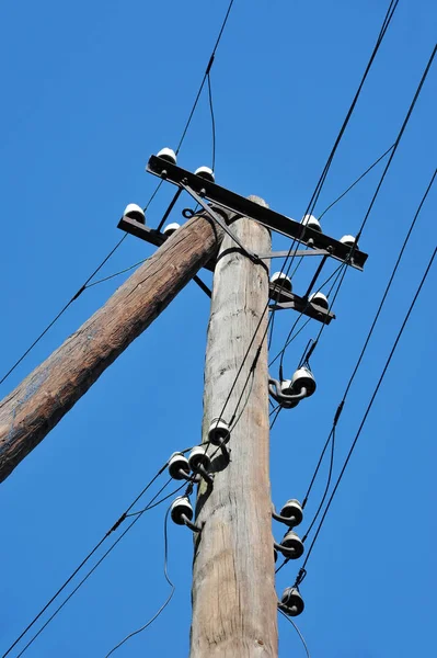 古い田園送電線鉄塔 — ストック写真