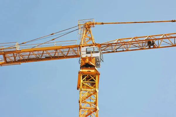 Guindaste torre de construção — Fotografia de Stock