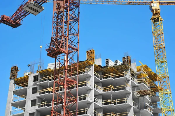 Crane and highrise construction site — Stock Photo, Image