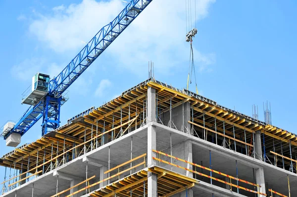 Crane and highrise construction site — Stock Photo, Image