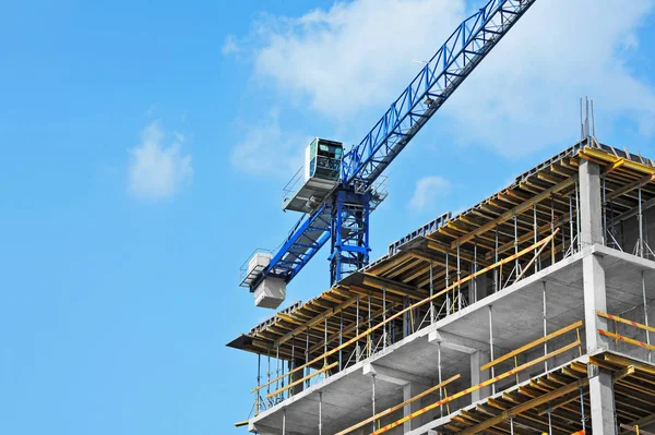 Crane and highrise construction site — Stock Photo, Image